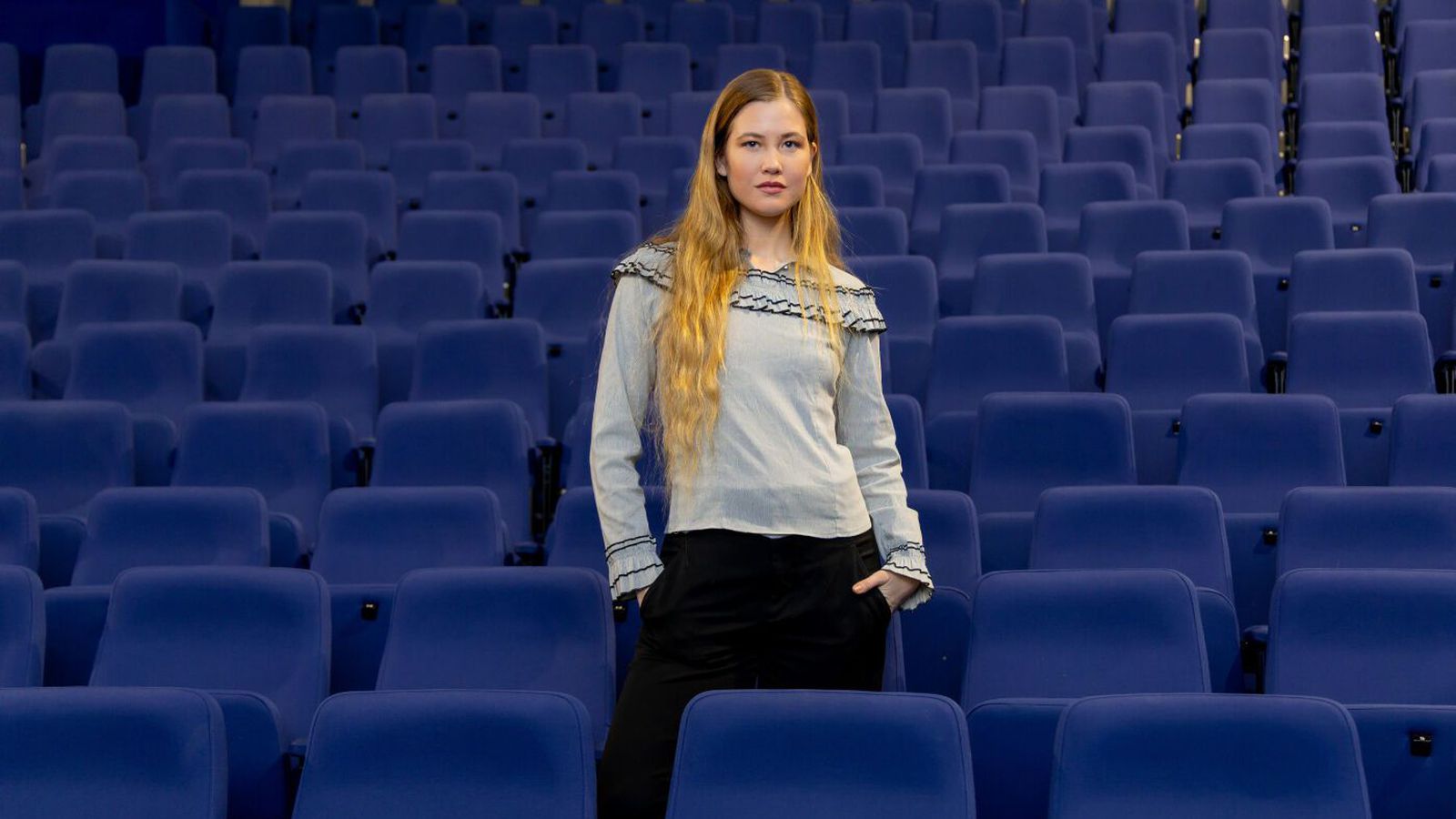 Lokar hringnum eftir tíu ár er­lendis