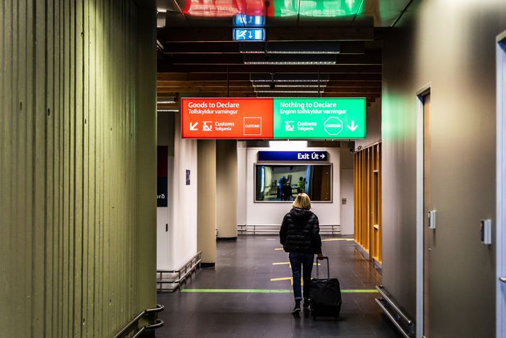 Fólkið var tekið í tollinum á Keflavíkurflugvelli. 