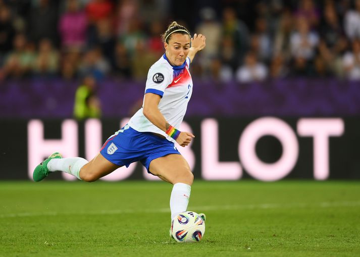 Lucy Bronze segir að leikmenn hafi mátt þola æ fleiri árásir eftir því sem kvennaboltinn stækkar.