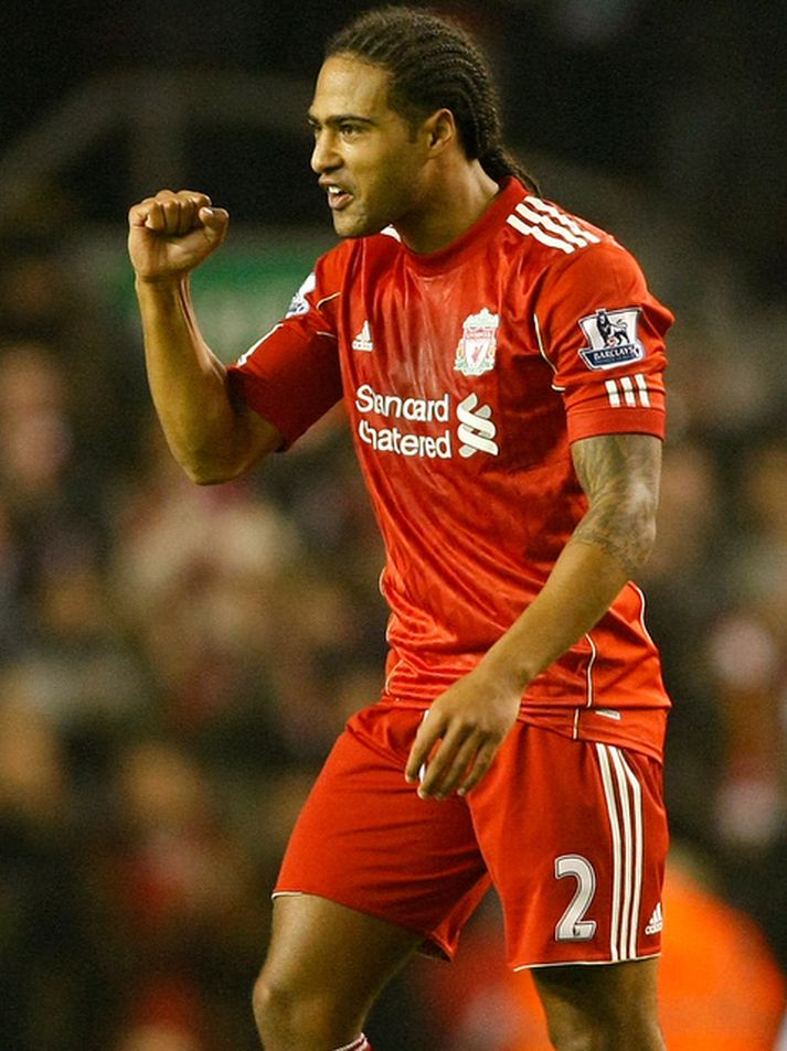 Glen Johnson fagnar marki sínu í gær.