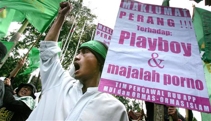 Frá mótmælum gegn Playboy í Jakarta í dag.