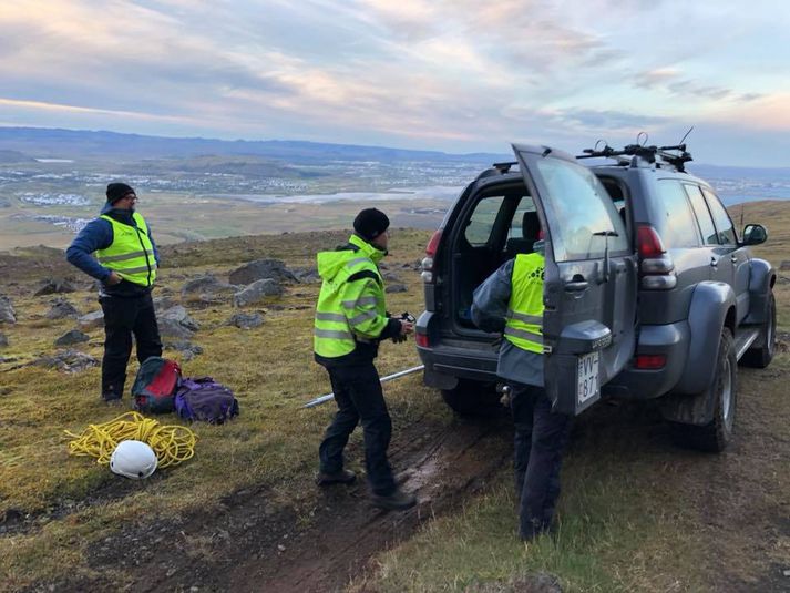 Verkfræðingarnir mættu með sérútbúin tæki.