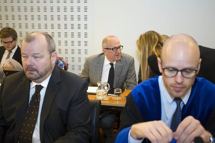 Ólafur Ólafsson við aðalmeðferð í Al-Thani-málinu í Héraðsdómi Reykjavíkur. Fremstir á myndinni eru Sigurður Einarsson og verjandi Ólafs, Þórólfur Jónsson.