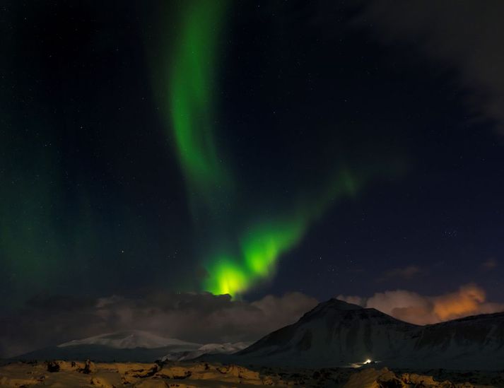 Það má búast við norðurljósum í kvöld og nótt um landið suðvestanvert en myndin er tekin á Snæfellsnesi.