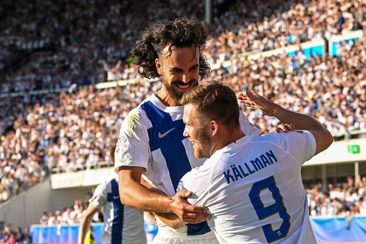 Benjamin Kallman og Diogo Tomas fagna marki þess fyrrnefnda í leiknum í dag