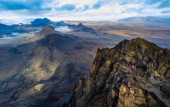 Útsýnið frá toppi Stóru-Jarlhettu er feikimagnað enda hafur landslagið verið notað í Hollywood-mynd.