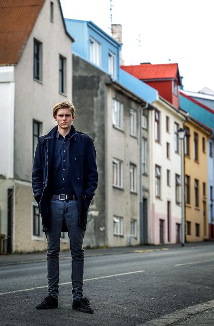 Styr Júlíusson er bíður þess með óþreyju að setja upp stúdentshúfuna í vor og segist þá fyrst verða frjáls en hann hefur sett stefnuna á lærlingsstöðu hjá kvikmyndafyrirtæki í París á næsta ári.