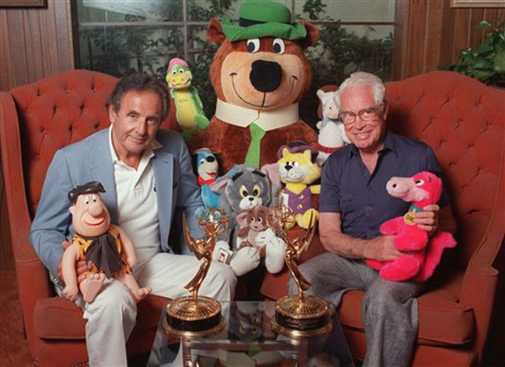 Joseph Barbera, t.v. og félagi hans William Hanna með nokkrum af persónunum sem þeir skópu.