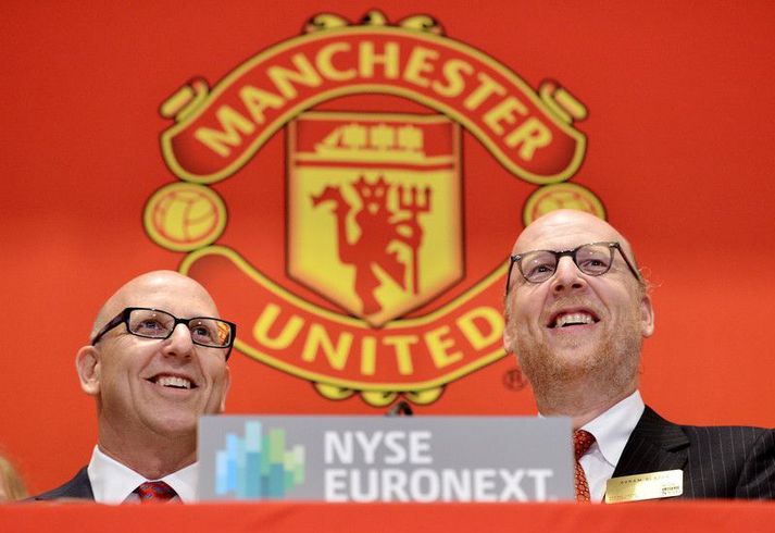 Joel og Avram Glazer virðast vera hættir við að selja Manchester United í bili.
