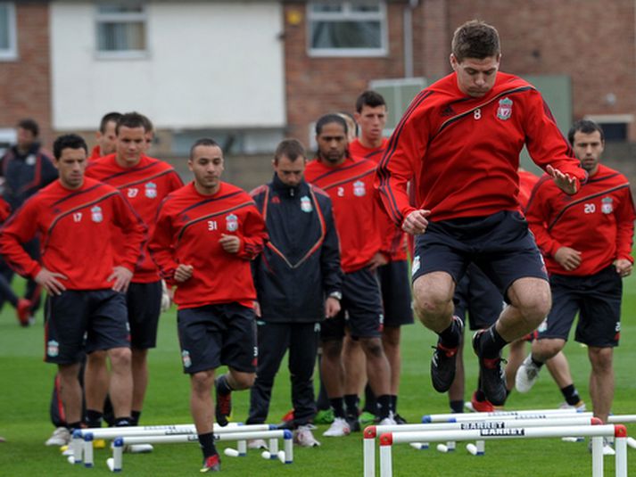 Steven Gerrard og félagar á æfingu.