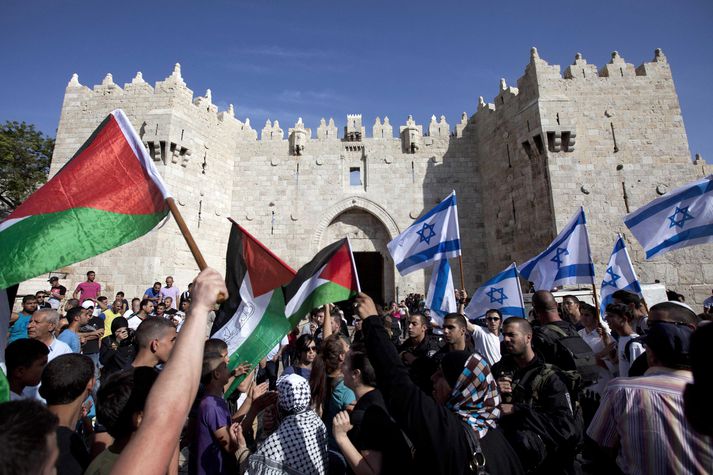 Ísrael og Palestínumenn munu setjast að samningaborði á miðvikudaginn í fyrsta sinn í fimm ár.
