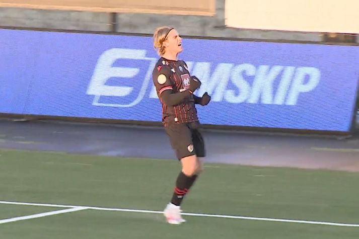 Erlingur Agnarsson fagnar sigurmarki sínu í gærkvöldi.