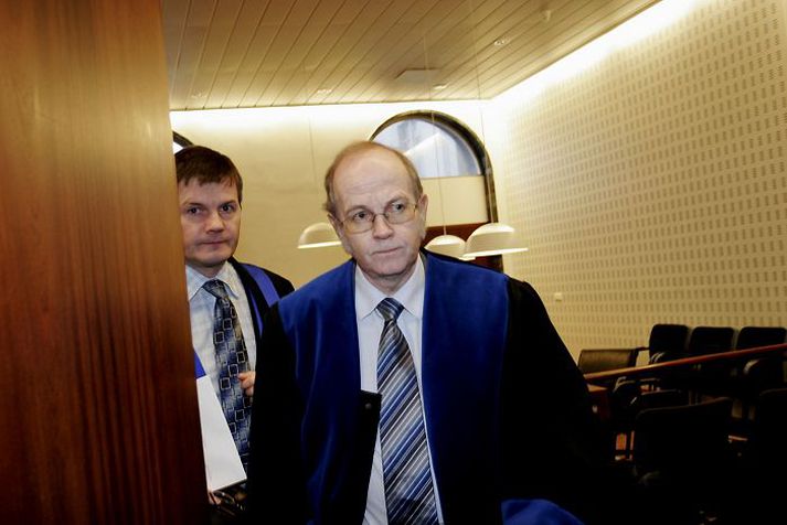 Ragnar H. Hall hæstaréttalögmaður var tilnefndur af báðum málsaðilum til að leiða nefndina. Auk þess tilnefndu þeir sitthvorn endurskoðandann til að sitja í henni.