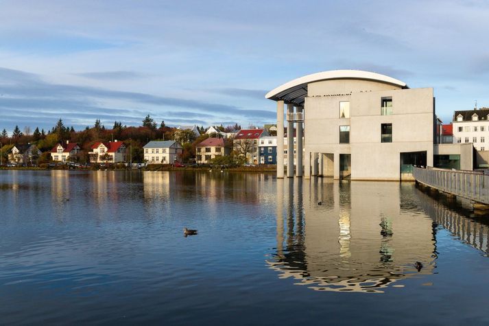 Hæfisnefndir hafa verið skipaðar sem munu meta umsækjendur í störfin.