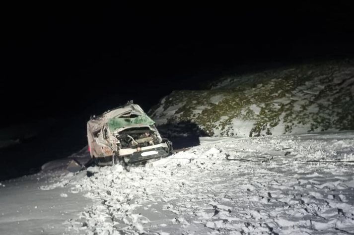 Bíllinn er stórskemmdur. 