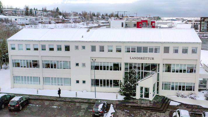 Landsréttur staðfesti úrskurð héraðsdóms í málinu.