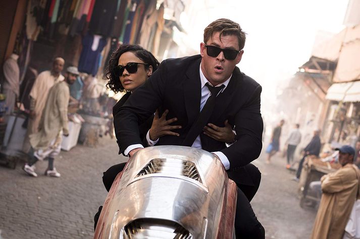 Tessa Thompson og Chris Hemsworth leika aðalhluverkin í nýju Men in Black-myndinni.