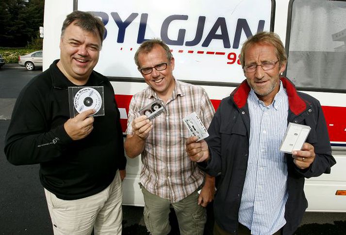 Örn Árnason, Sigurður Sigurjónsson og Karl Ágúst Úlfsson með týndu upptökurnar af Harry og Heimi. fréttablaðið/anton