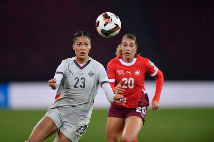 Sveindís Jane Jónsdóttir og stöllur í íslenska landsliðinu myndu eflaust ekki slá hendinni á móti 2-1 sigri gegn Sviss í dag, eins og vegfarendur tippuðu á.