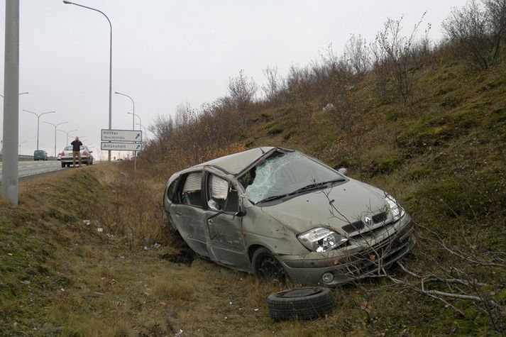 Bíllinn er nokkuð skemmdur