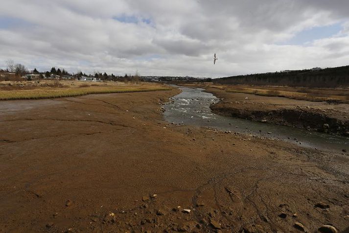 Ekki er ráðlegt að fara út í nýtæmt Árbæjarlónið.