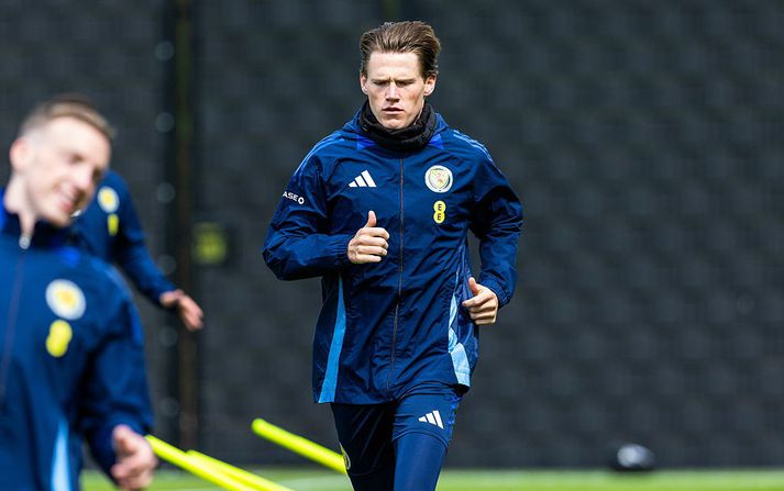 McTominay á æfingu dagsins. Skosku miðlarnir eru með æði fyrir kappanum.
