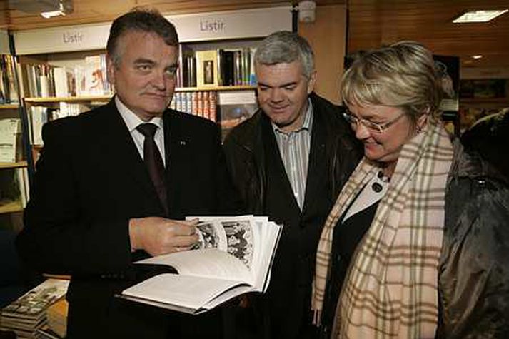 Ævisaga Guðna Ágústssonar eftir Sigmund Erni kom út í dag.