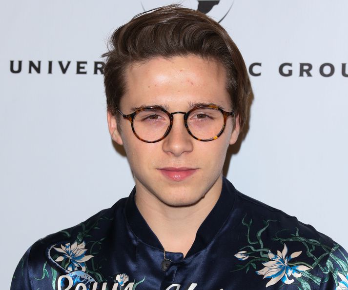 Brooklyn Beckham er lunkinn við myndavélina.