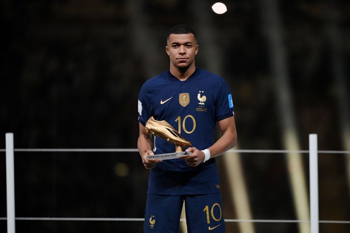 Kylian Mbappe fékk Gullskóin á síðasta heimsmeistaramóti en var svekktur að hafa tapað úrslitaleiknum. Hann getur orðið fyrsti leikmaðurinn í sögunni til að vinna gullskóinn tvisvar.