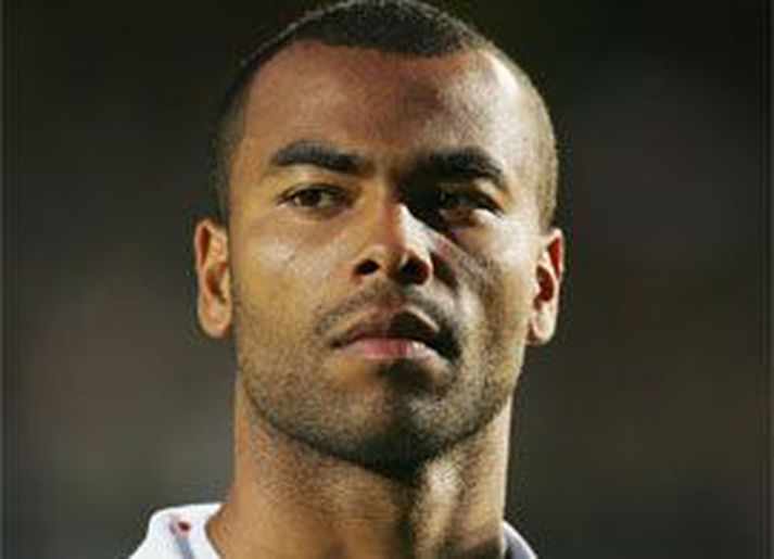Spjaldi Ashley Cole verður áfrýjað.
