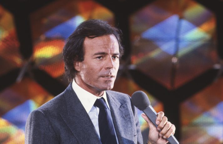 Afmælisbarn dagsins, Julio Iglesias, fyrir sléttum 40 árum. Tímaritið Forbes segir hann vera einn auðugasta tónlistarmann veraldar, en eignir hans eru metnar á 800 milljónir evra, andvirði 115 milljarða íslenskra króna.