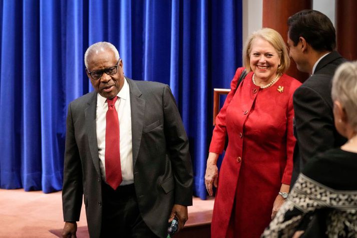 Clarence Thomas, hæstaréttardómari, og Virginia „Ginni“ Thomas, eiginkona hans. Hún er fyrirferðamikil í stjórnmálastarfi bandarískra íhaldsmanna.