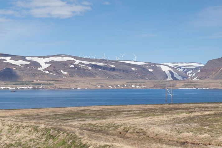 Svona myndu vindmyllurnar sjást þegar horft er yfir Gilsfjörð frá Vestfjarðavegi í Saurbæ skammt frá Gilsfjarðarbrú.
