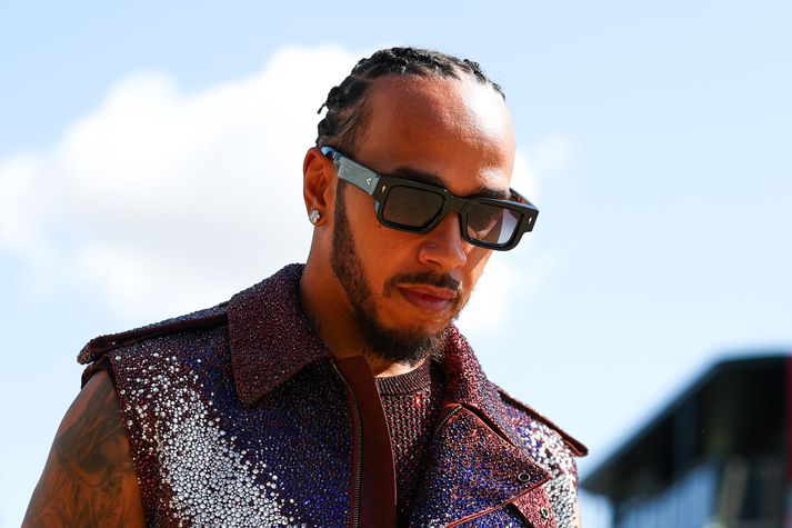 Englendingurinn Lewis Hamilton keppir í fyrsta sinn fyrir Ferrari á Silverstone kappakstursbrautinni.