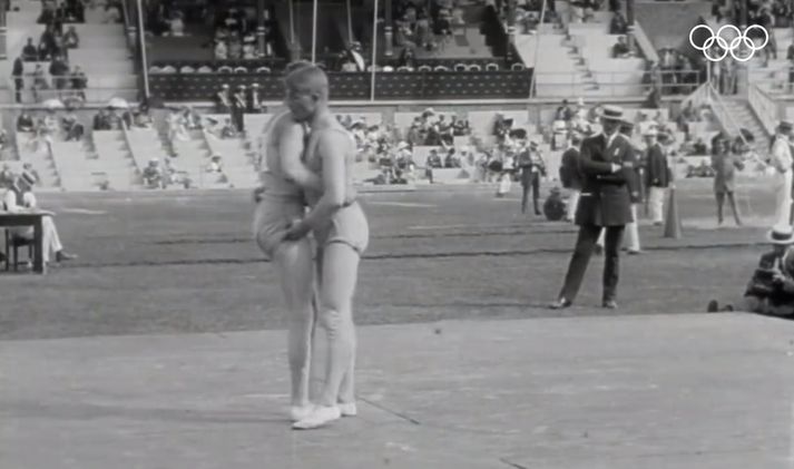 Glíma og hafnarbolti voru sýningargreinar á leikunum 1912 og voru hluti af formlegri dagskrá, en hafði þó ekki stöðu formlegrar keppnisgreinar.