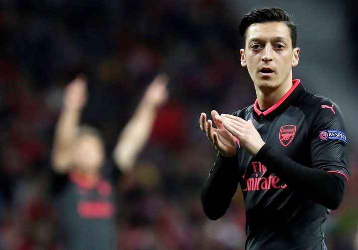 Özil þakkaði Wenger fyrir og vonaðist til að verða klár í sumar.