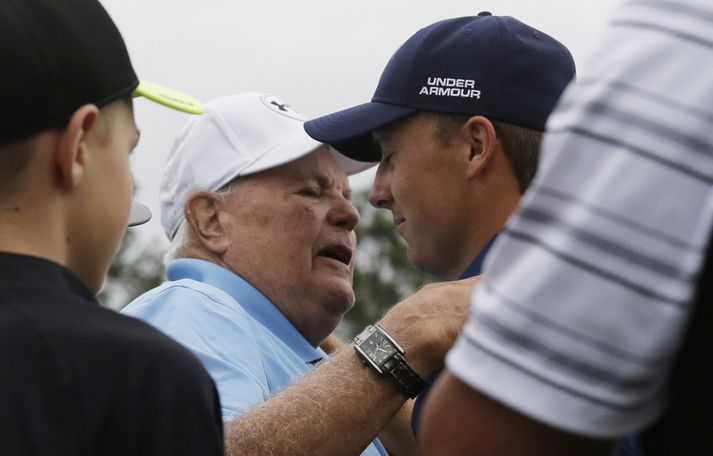 Jordan Spieth með afa sínum Bob.