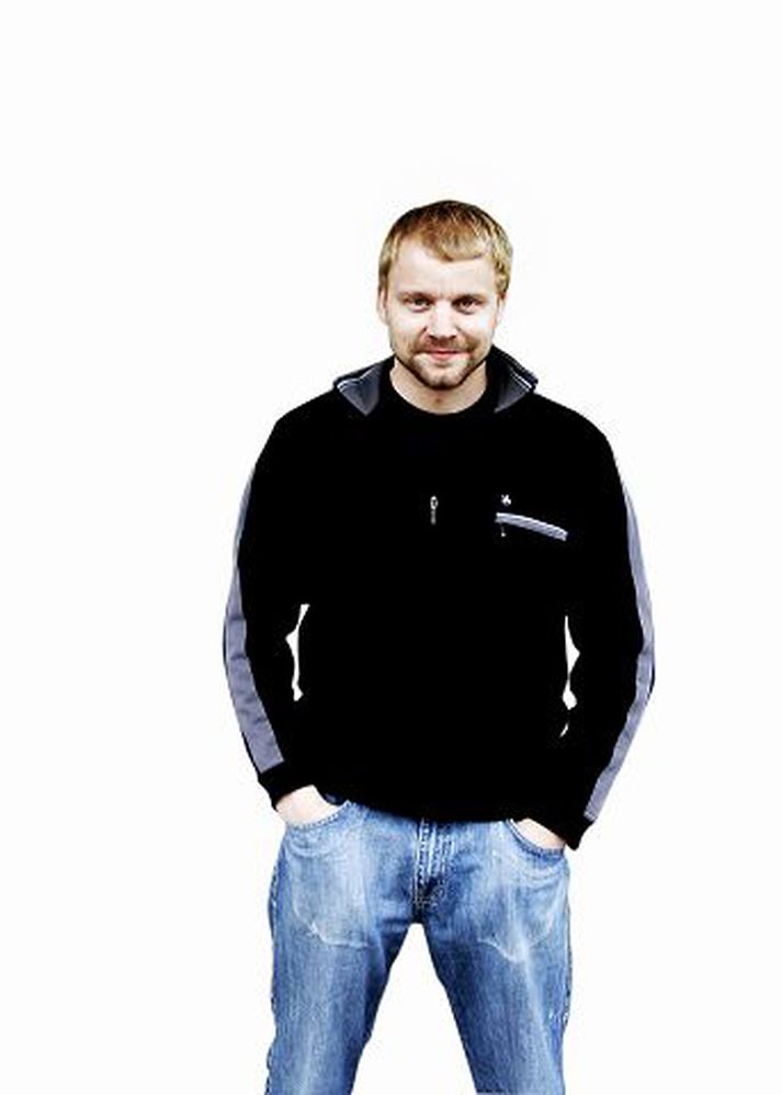 Guðjón Þorsteinn Pálmarsson greip til þess ráðs að svara í síma fyrir leikhúsgest sem hafði truflað sýninguna með sælgætisbréfaskrjáfi.