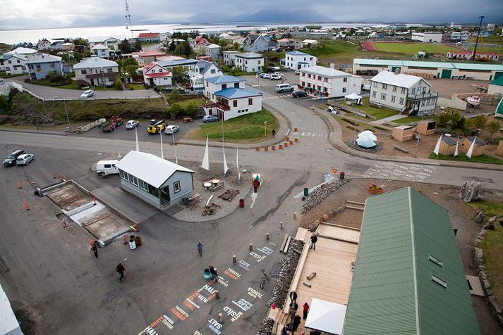 Kátt var á hjalla á Hornafirði dagana 15. til 18. júní í sumar þegar þáttagerðarmenn Ríkisútvarpsins mynduðu framkvæmdagleði bæjarbúa. Á bæjarskrifstofunum voru menn í áfalli.