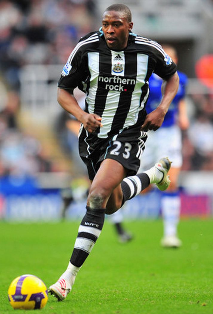 Shola Ameobi í leik með Newcastle.