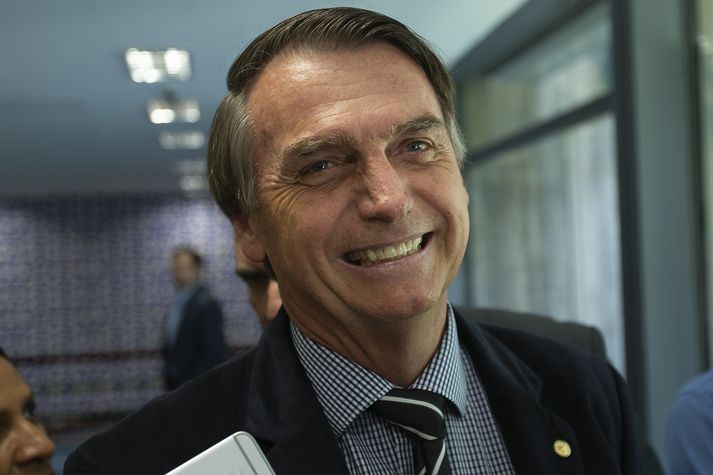 Jair Bolsonaro á fjölda stuðningsmanna í Brasilíu.