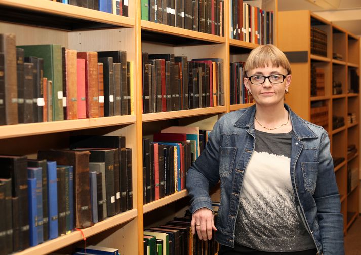 Kristjana Mjöll hefur oft huggað fólk sem þarf að henda bókum með því að skyldu­skil eigi að tryggja verkunum fram­halds­líf á Lands­bóka­safninu þótt þeirra ein­tak endi hjá Sorpu.