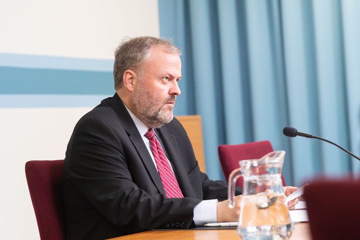 Gylfi Magnússon dósent við Viðskíptafræðideild H.Í. segir ekki vænlegt til árangurs að velja sér lífeyrissjóð út frá fortíðarávöxtun. 