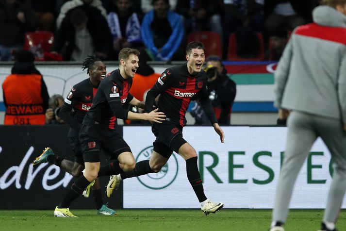 Patrik Schick fagnar sigurmarki sínu fyrir Bayer 04 Leverkusen í kvöld.