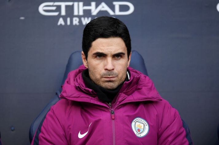 Arteta á bekknum hjá City.