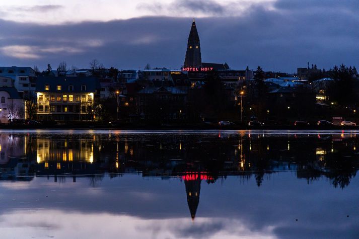 Hiti verður á bilinu núll til sjö stig að deginum þar sem verður mildast á Suðausturlandi.