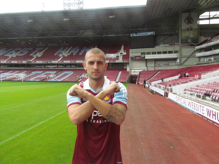 Mladen Petric í West Ham búningi