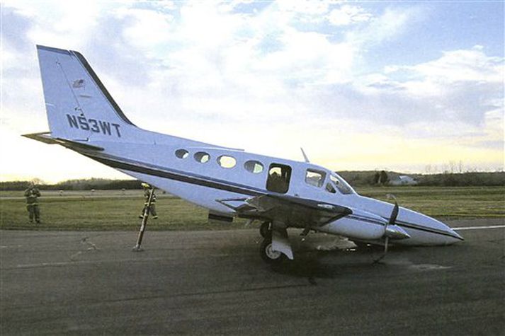 Farþeginn lenti vélinni heilu og höldnu þrátt fyrir að flugmaðurinn væri dáinn.