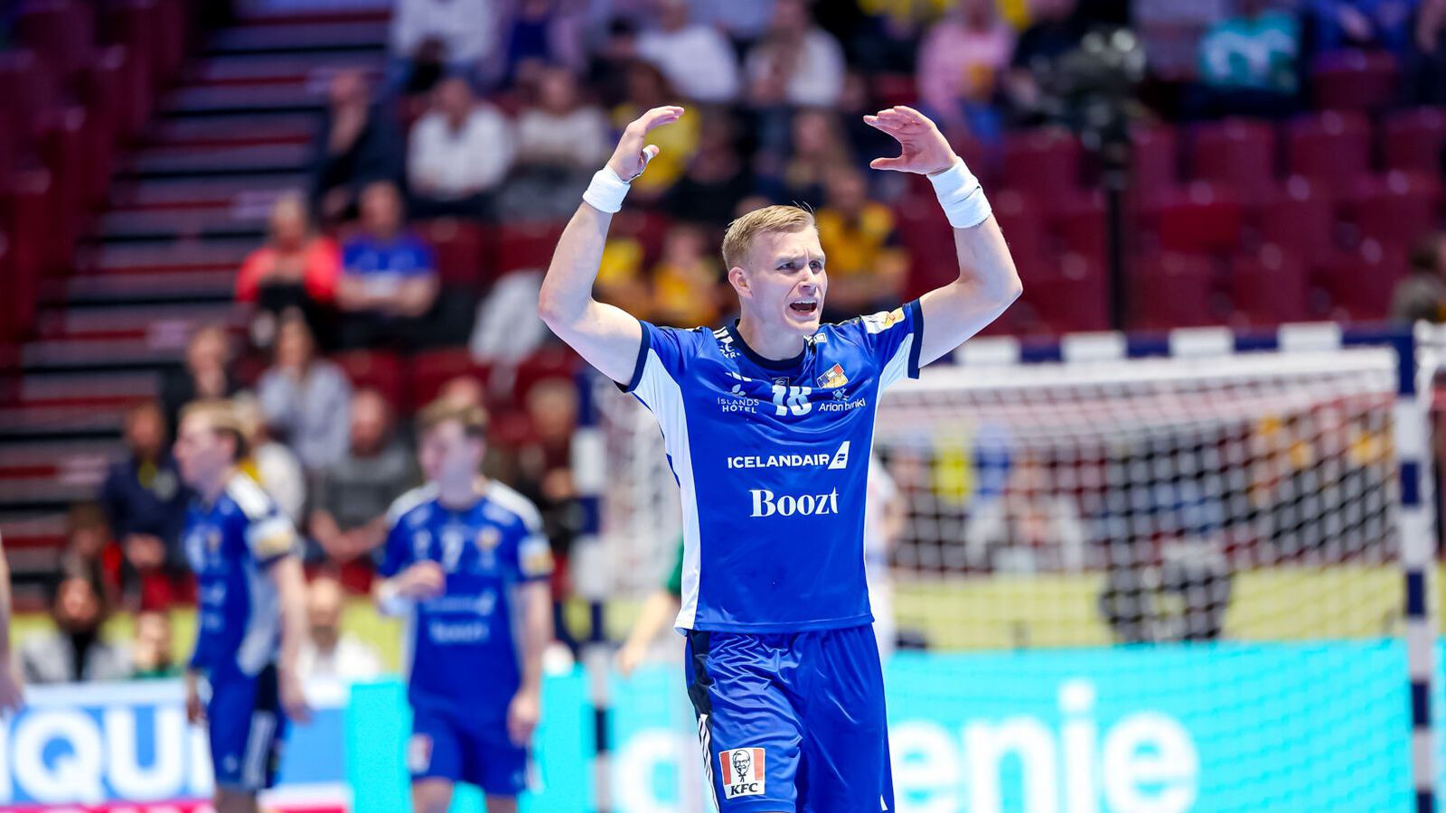 Sví­þjóð - Ís­land | Allt undir á úti­velli