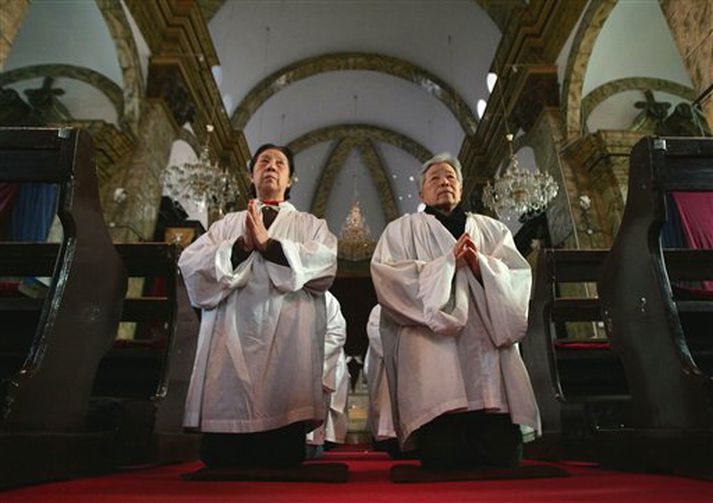 Prestar kaþólsku kirkjunnar í Peking.